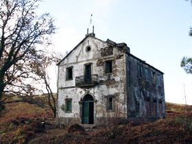 Escuela de Leboso Escuela de Leboso antes de ser restaurada